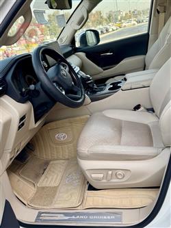 تۆیۆتا لاند کروزەر